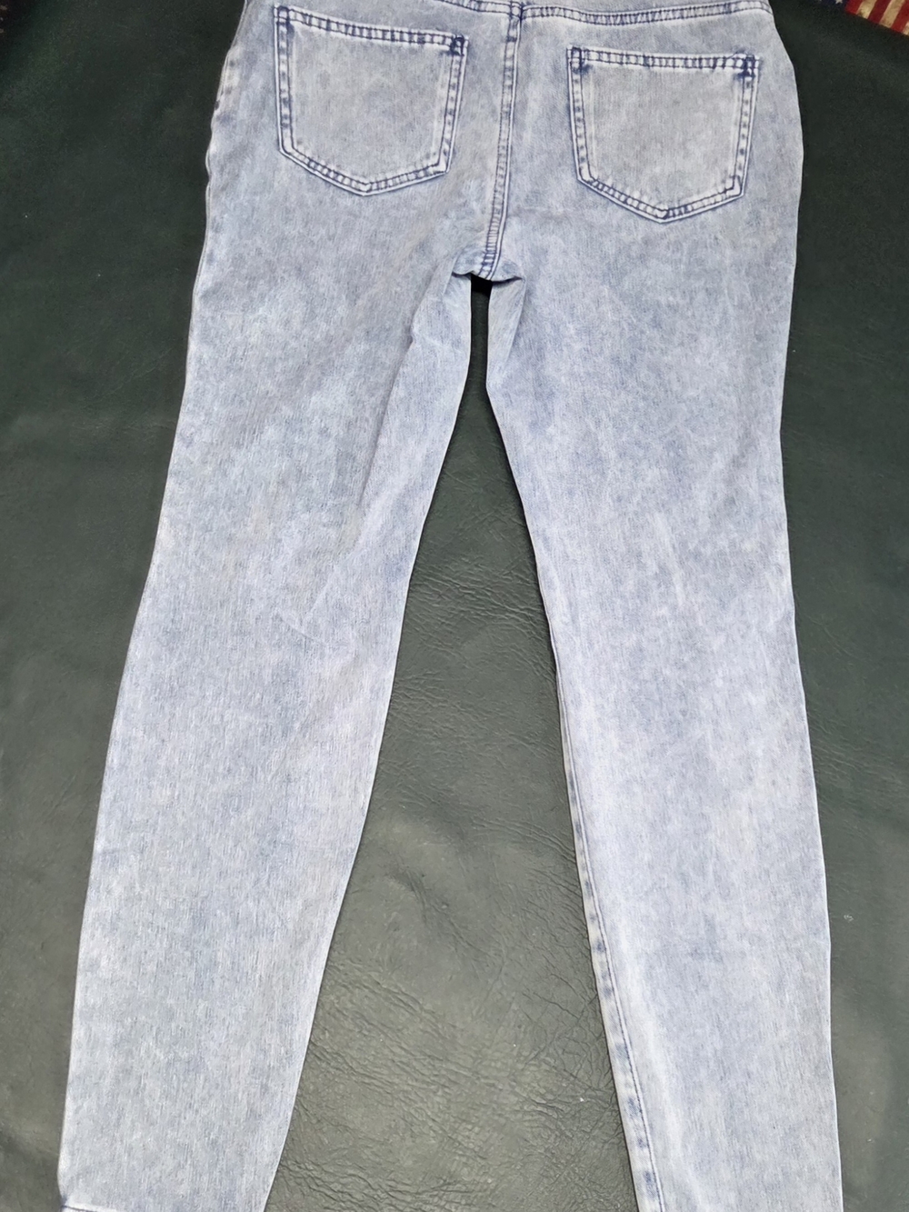 **Time and Tru Light Wash Blue Jeggings** - Picture 7 of 7